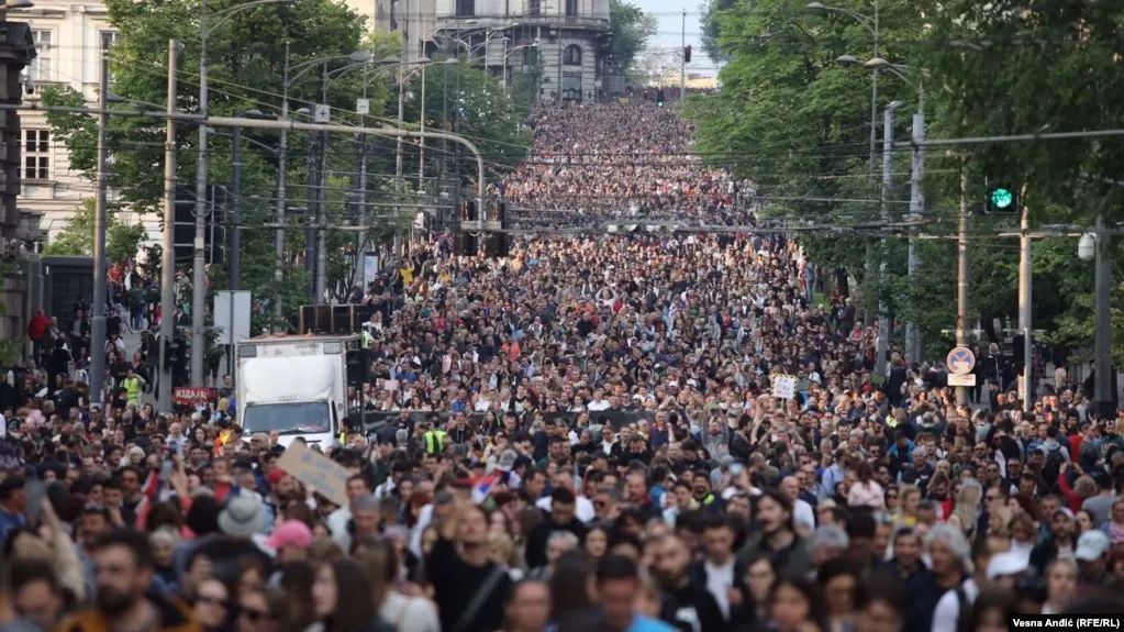 Another look at the size of demonstrations in Serbia.
